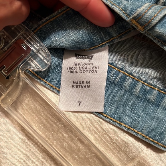 Levi’s Boyfriend Jean Shorts - Picture 9 of 9